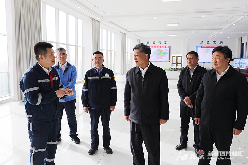 馬興瑞在準(zhǔn)東經(jīng)濟(jì)技術(shù)開發(fā)區(qū)調(diào)研
